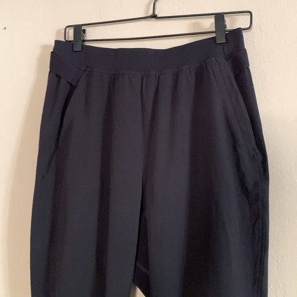 Lululemon Adapted State High-Rise Jogger *Airflow Size 8 - Picture 4 of 9